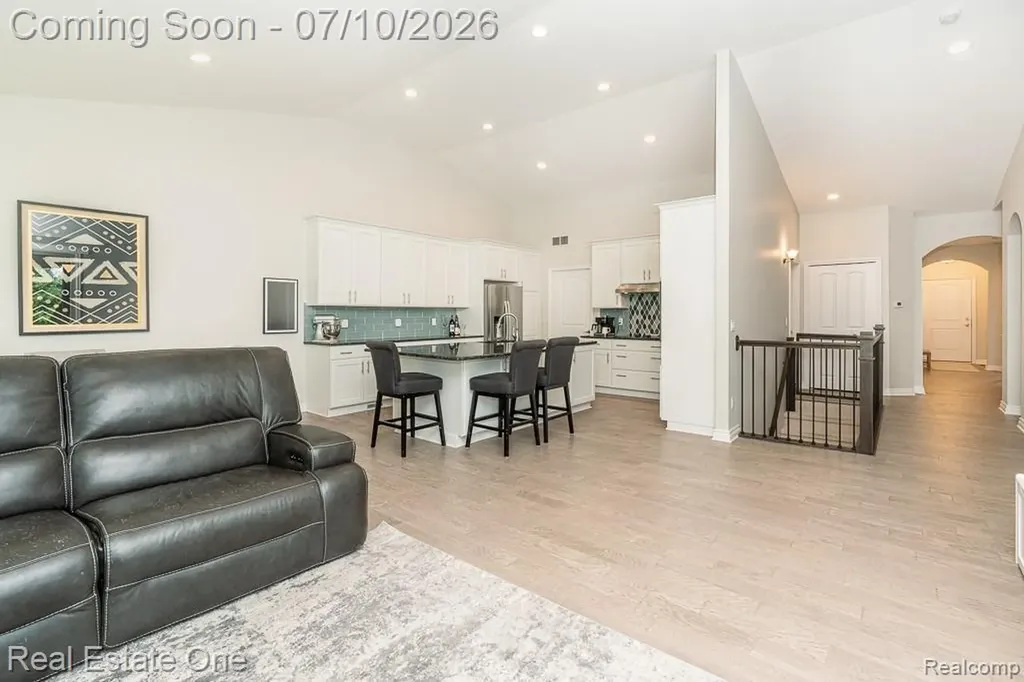 1011 Hampshire Court Rochester Hills City MI 48307