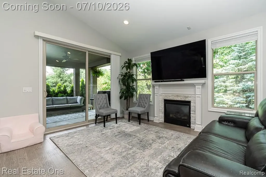 1011 Hampshire Court Rochester Hills City MI 48307