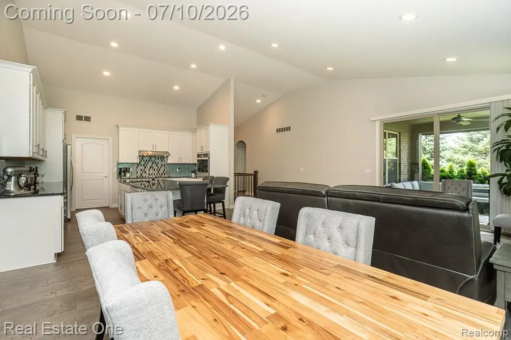 1011 Hampshire Court Rochester Hills City MI 48307