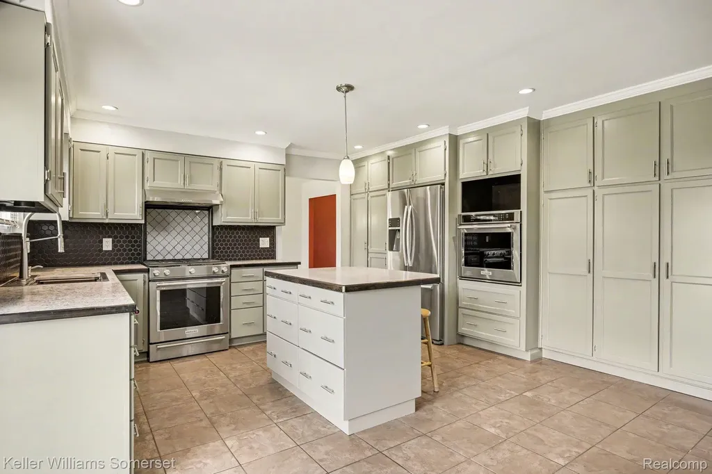 4023 Anthony Drive Sterling Heights City MI 48310