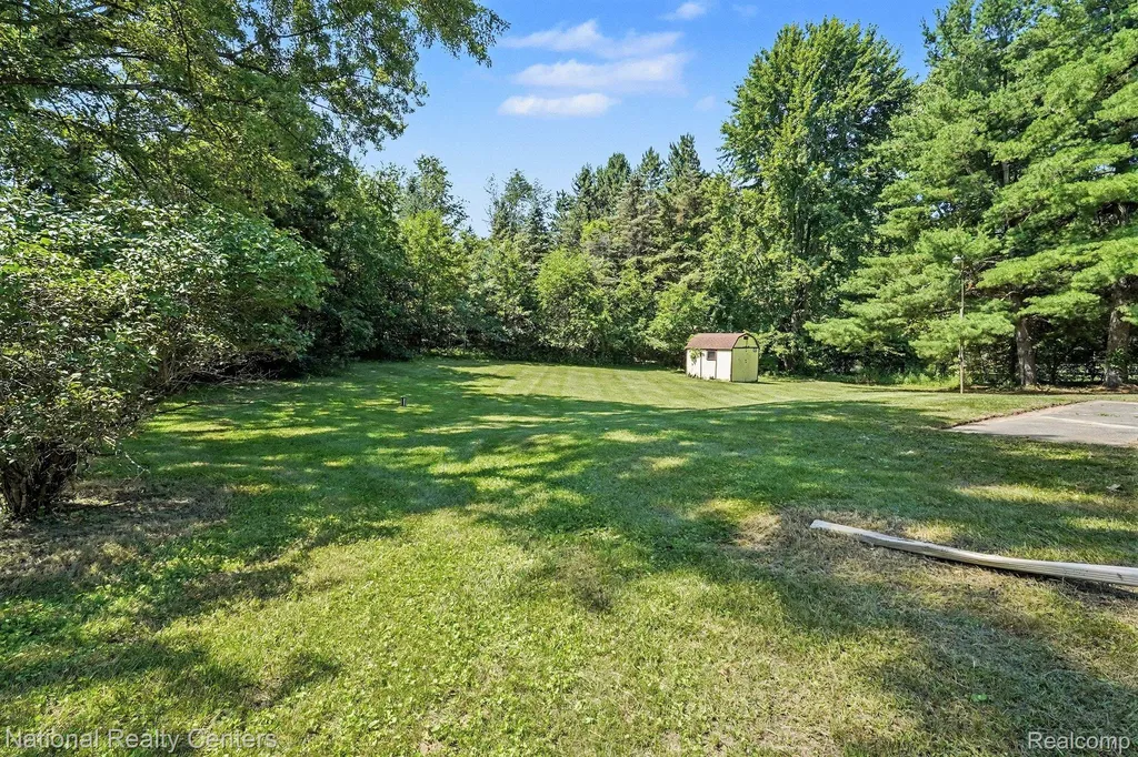 1800 Kingston Drive Putnam Township MI 48169