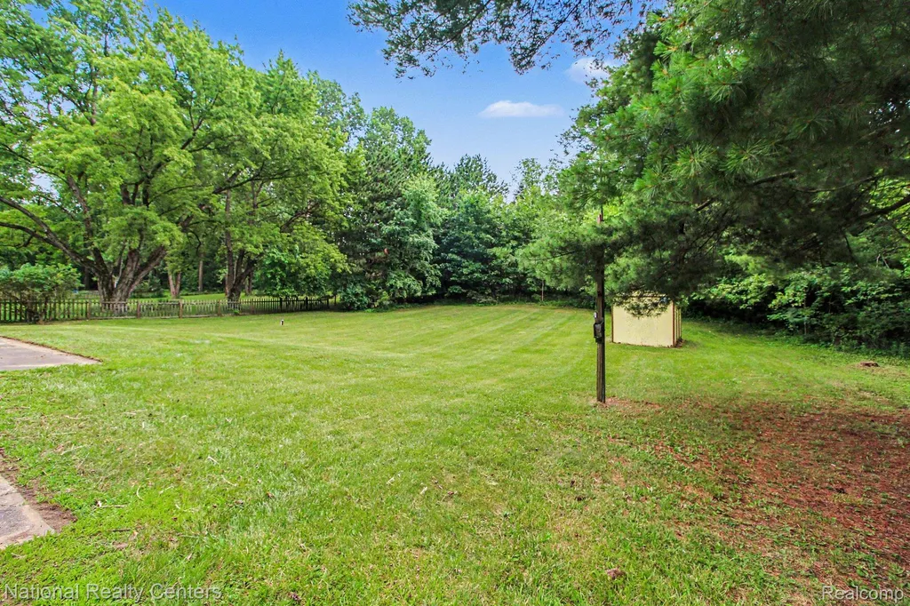 1800 Kingston Drive Putnam Township MI 48169