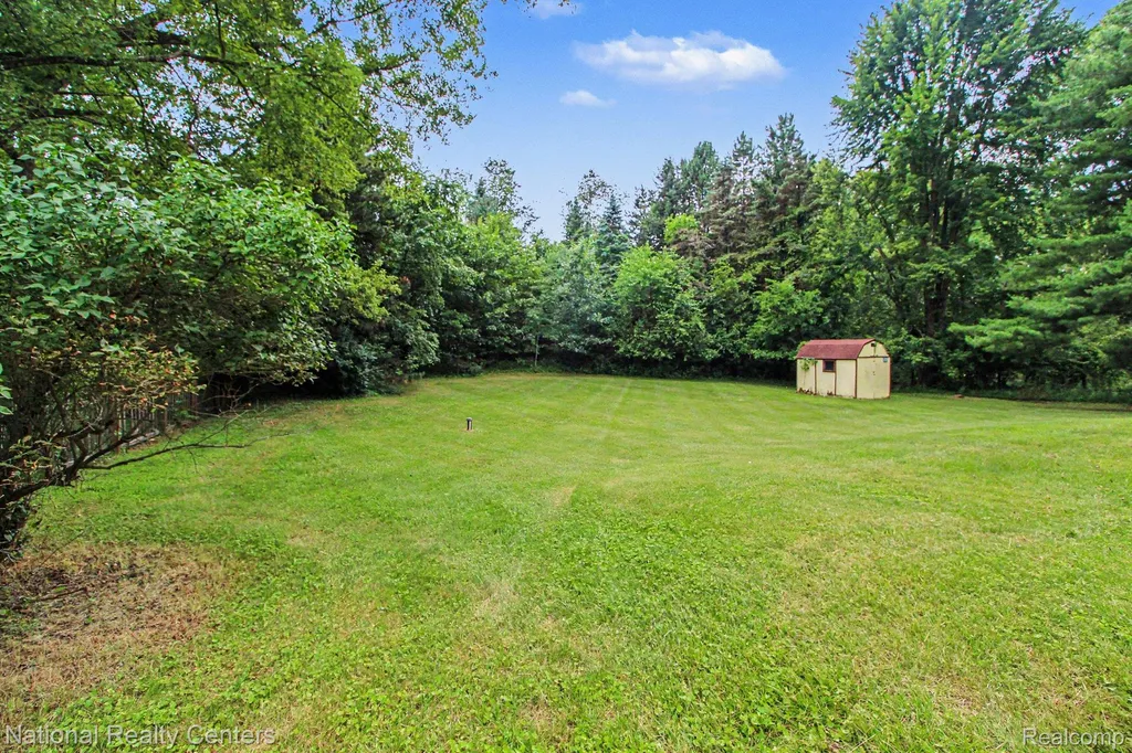 1800 Kingston Drive Putnam Township MI 48169