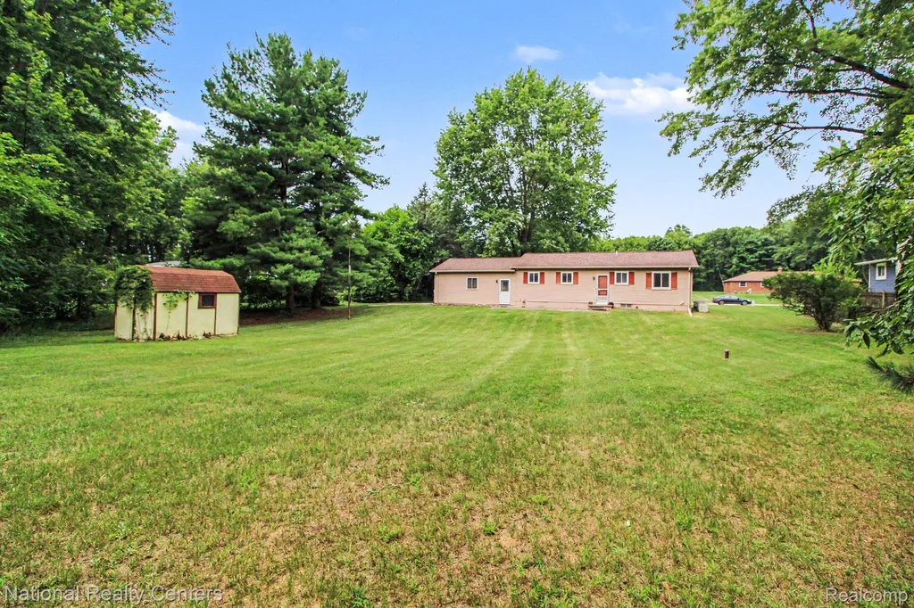 1800 Kingston Drive Putnam Township MI 48169