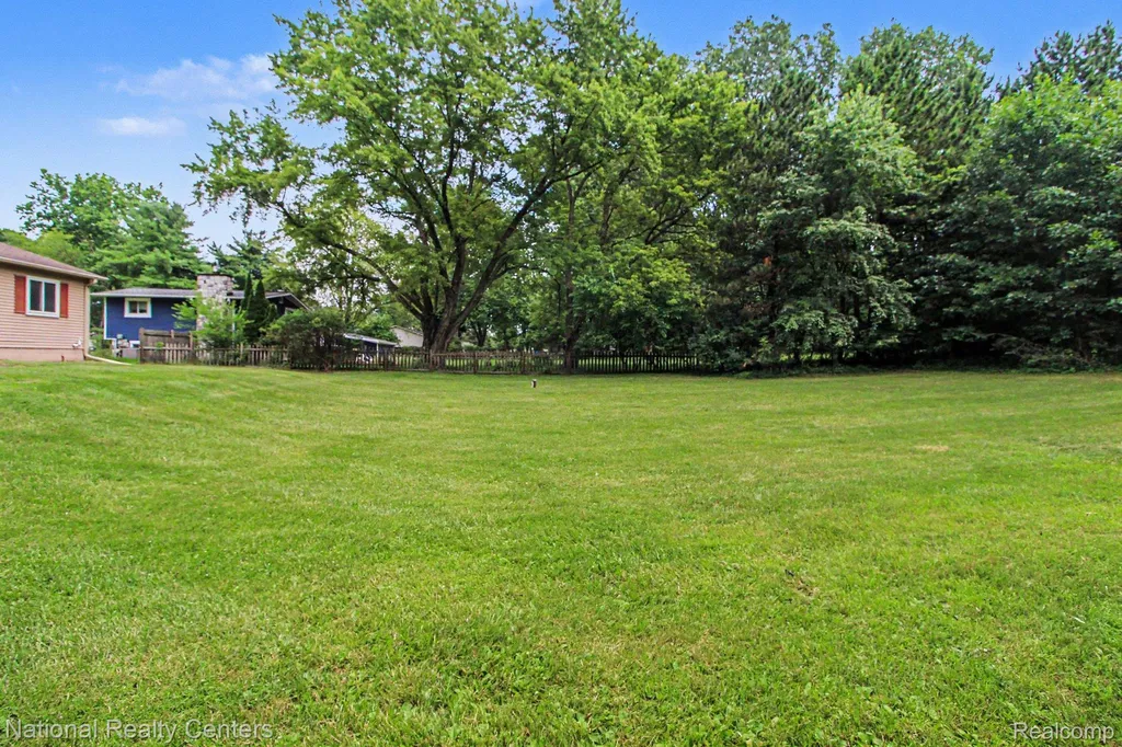 1800 Kingston Drive Putnam Township MI 48169