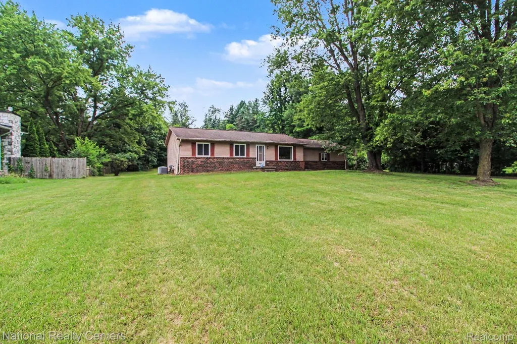 1800 Kingston Drive Putnam Township MI 48169