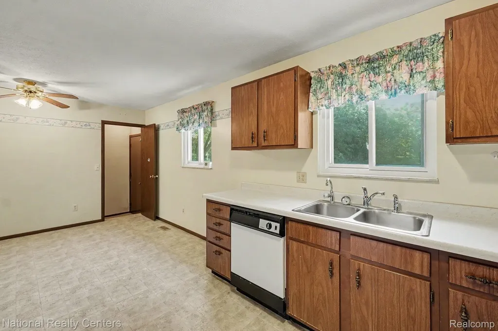 1800 Kingston Drive Putnam Township MI 48169