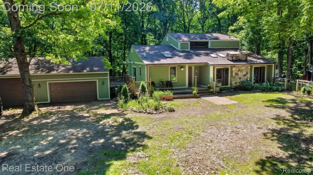 310 S Van Road Groveland Township MI 48442