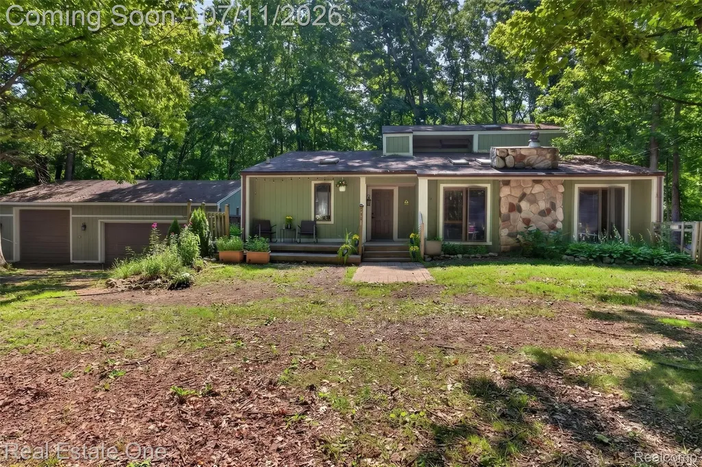 310 S Van Road Groveland Township MI 48442