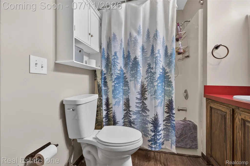 310 S Van Road Groveland Township MI 48442