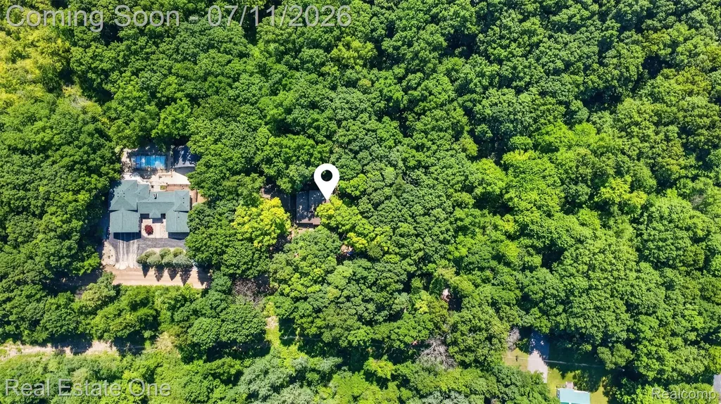 310 S Van Road Groveland Township MI 48442