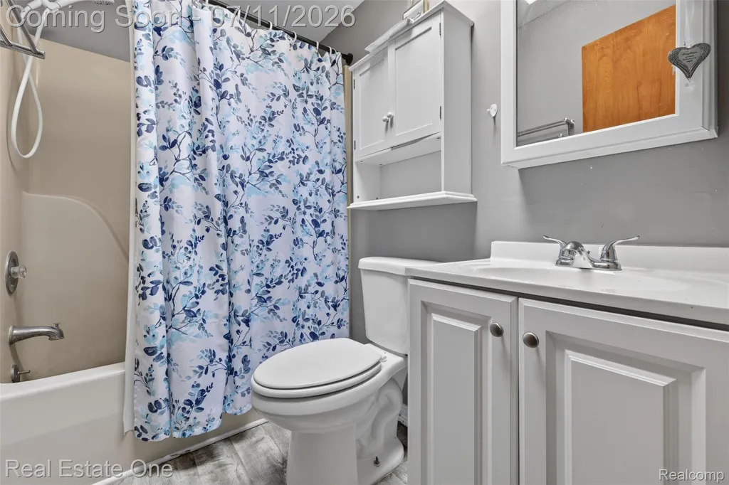 310 S Van Road Groveland Township MI 48442