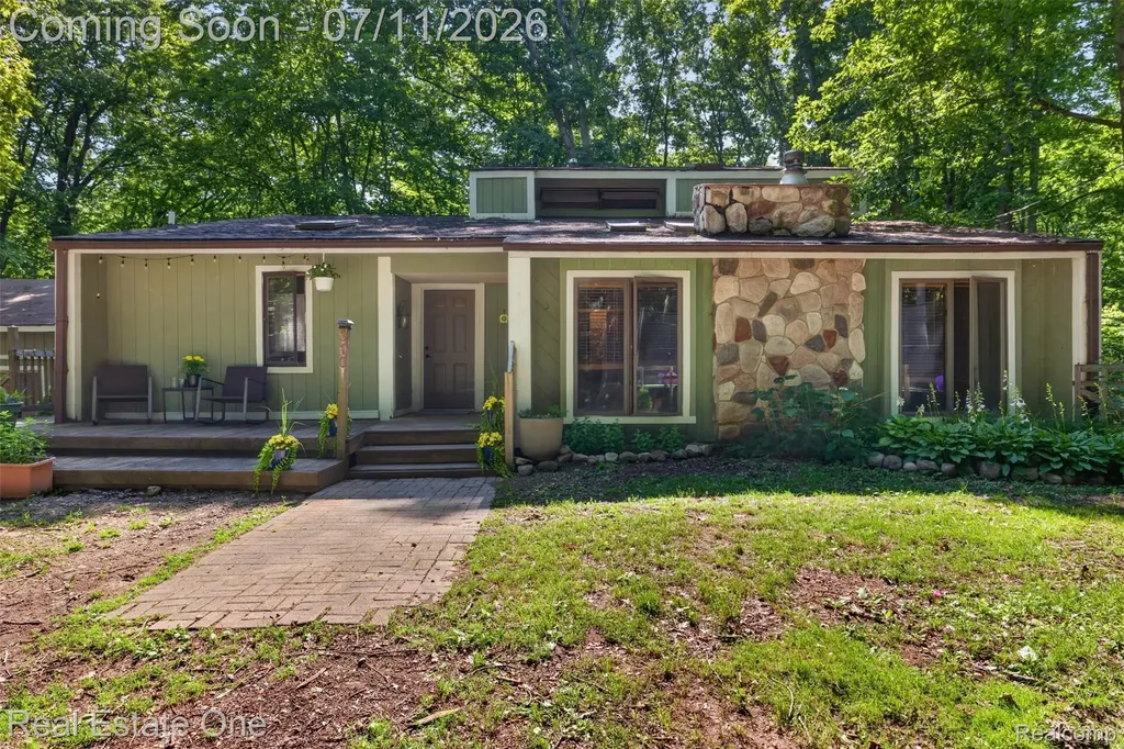 310 S Van Road Groveland Township MI 48442