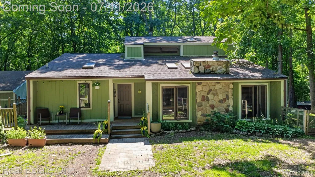 310 S Van Road Groveland Township MI 48442