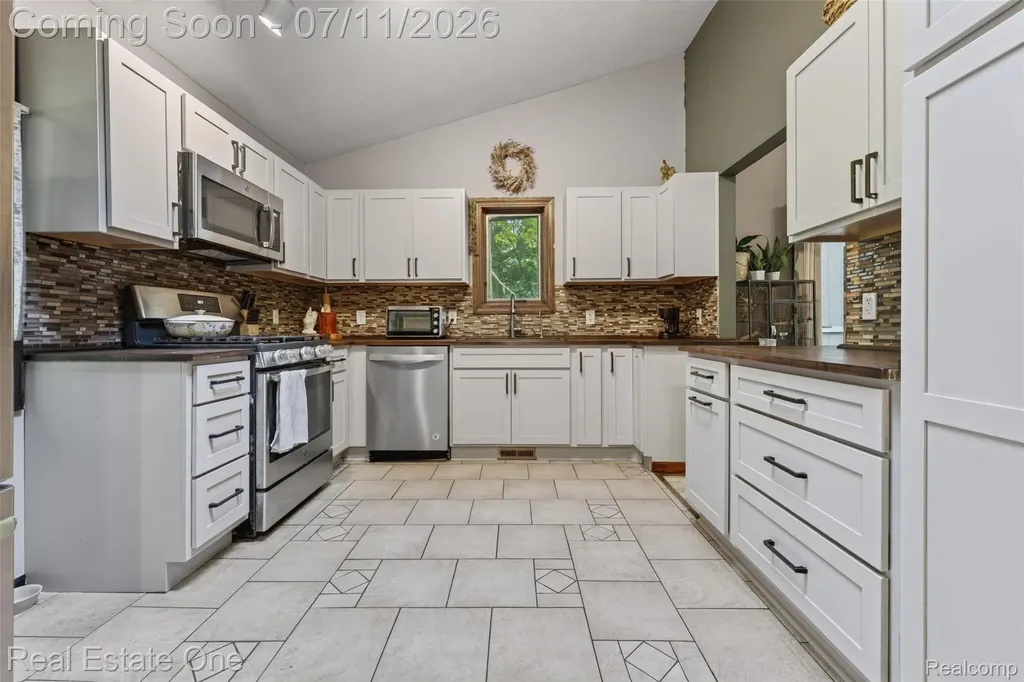 310 S Van Road Groveland Township MI 48442