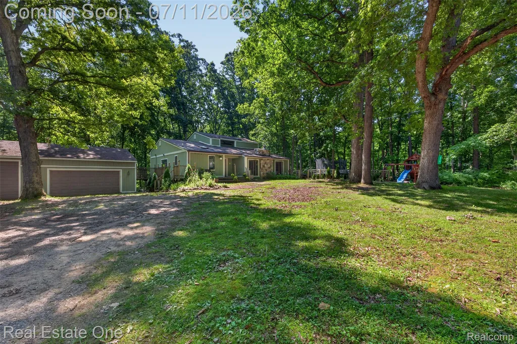310 S Van Road Groveland Township MI 48442