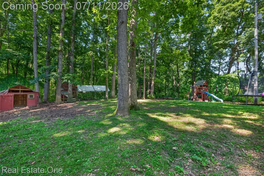 310 S Van Road Groveland Township MI 48442