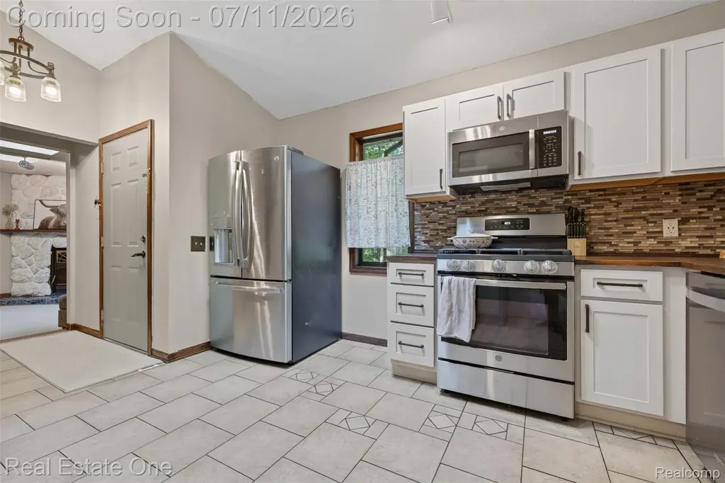 310 S Van Road Groveland Township MI 48442