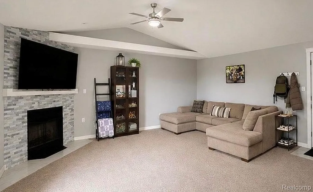 4512 Treadwell Street Wayne City MI 48184