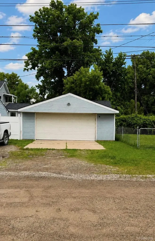 4512 Treadwell Street Wayne City MI 48184