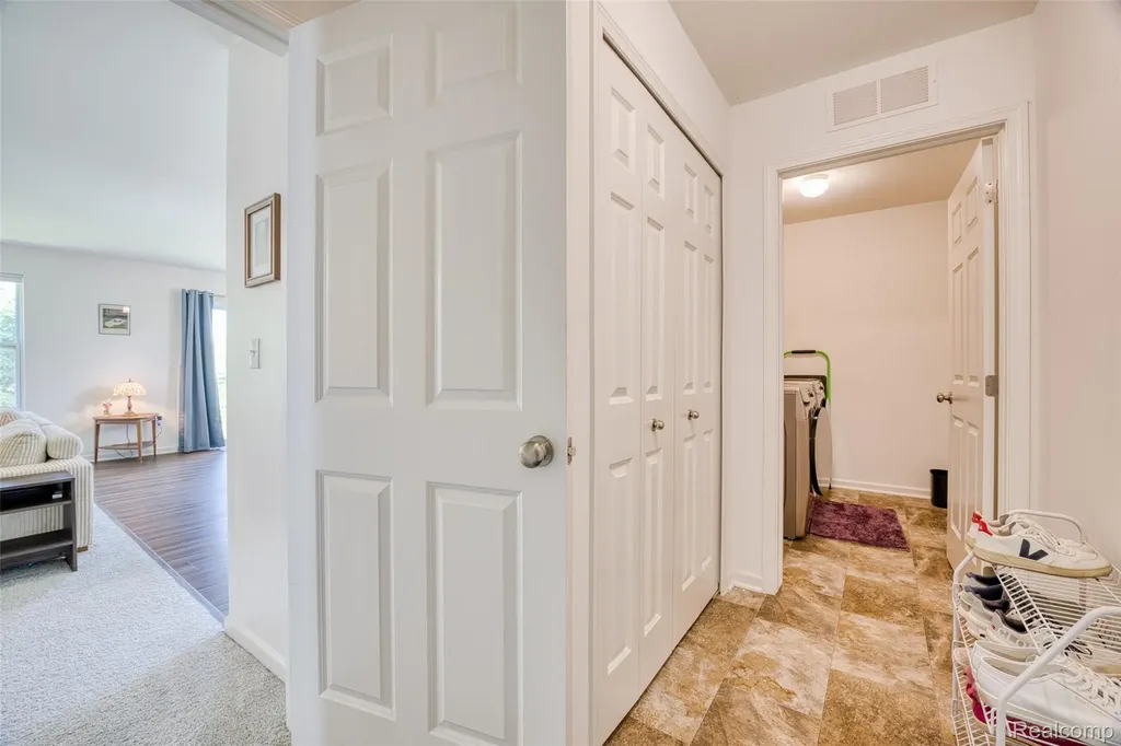10125 Swan Lake Circle Ypsilanti Charter Township MI 48197
