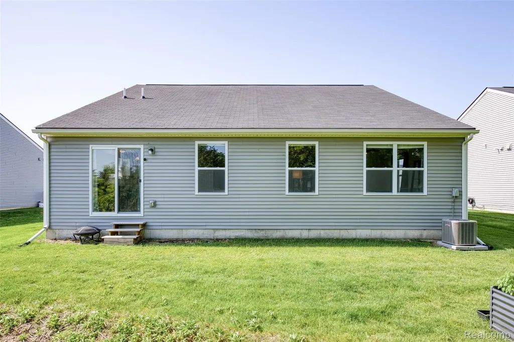 10125 Swan Lake Circle Ypsilanti Charter Township MI 48197