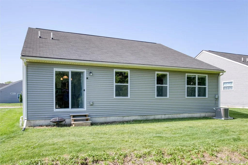 10125 Swan Lake Circle Ypsilanti Charter Township MI 48197