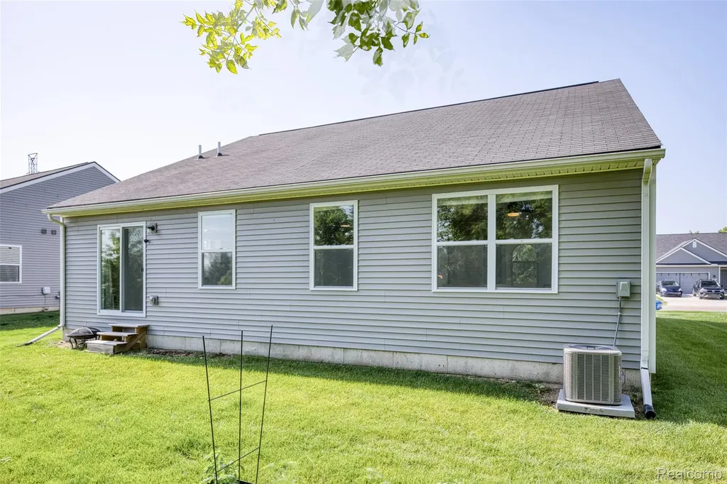 10125 Swan Lake Circle Ypsilanti Charter Township MI 48197