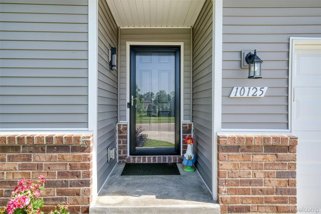 10125 Swan Lake Circle Ypsilanti Charter Township MI 48197