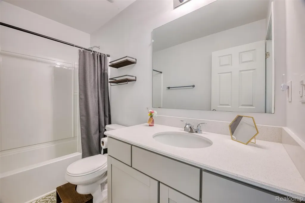 10125 Swan Lake Circle Ypsilanti Charter Township MI 48197