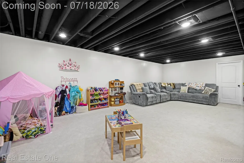 21053 Oak Ridge Drive Clinton Charter Township MI 48036