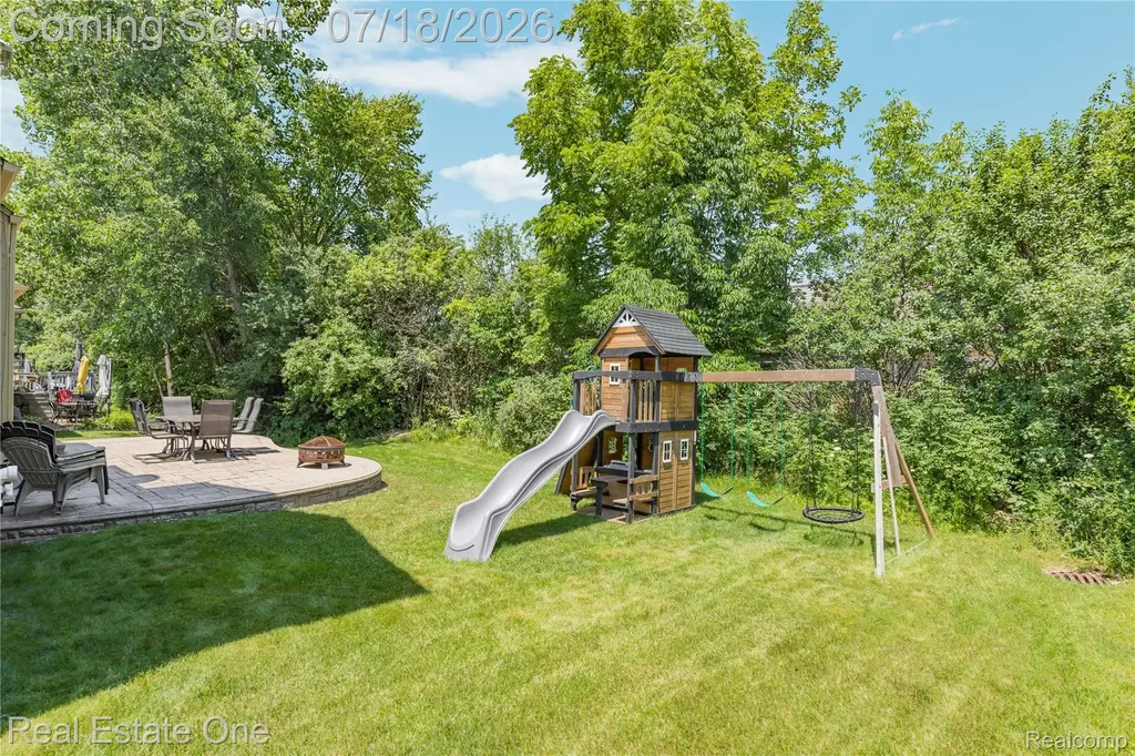 21053 Oak Ridge Drive Clinton Charter Township MI 48036