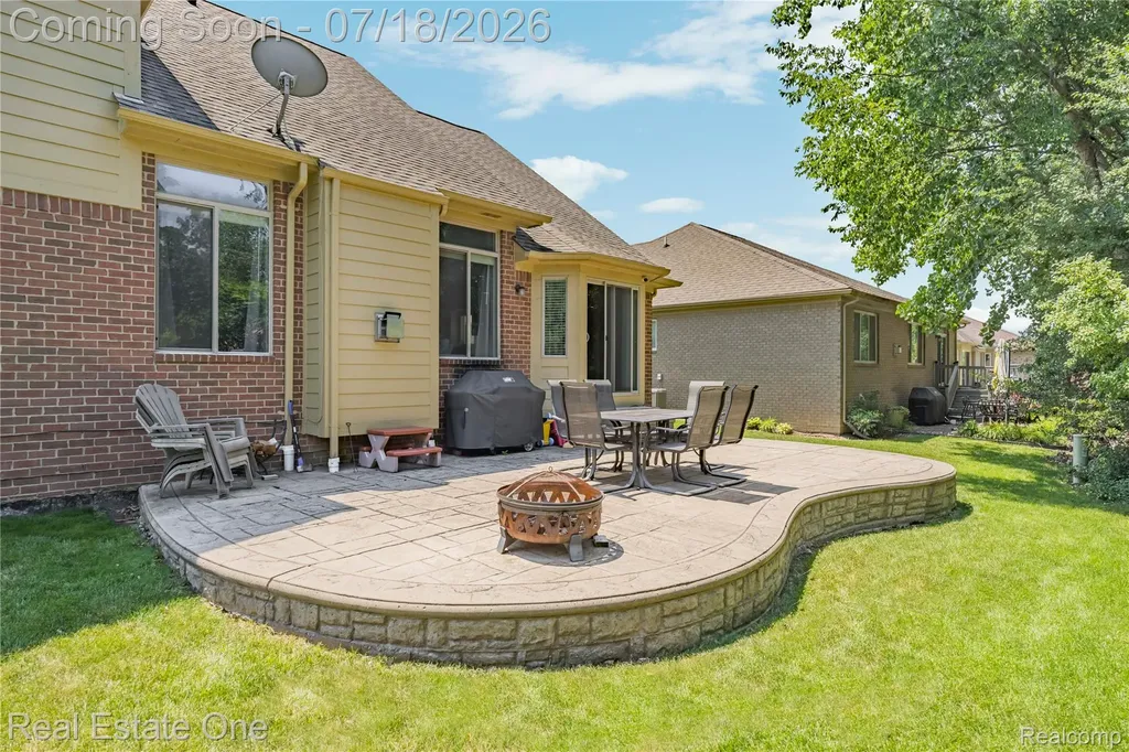 21053 Oak Ridge Drive Clinton Charter Township MI 48036