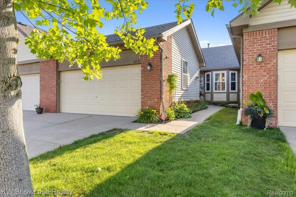 1873 N Kenwyck Drive Superior Charter Township MI 48198