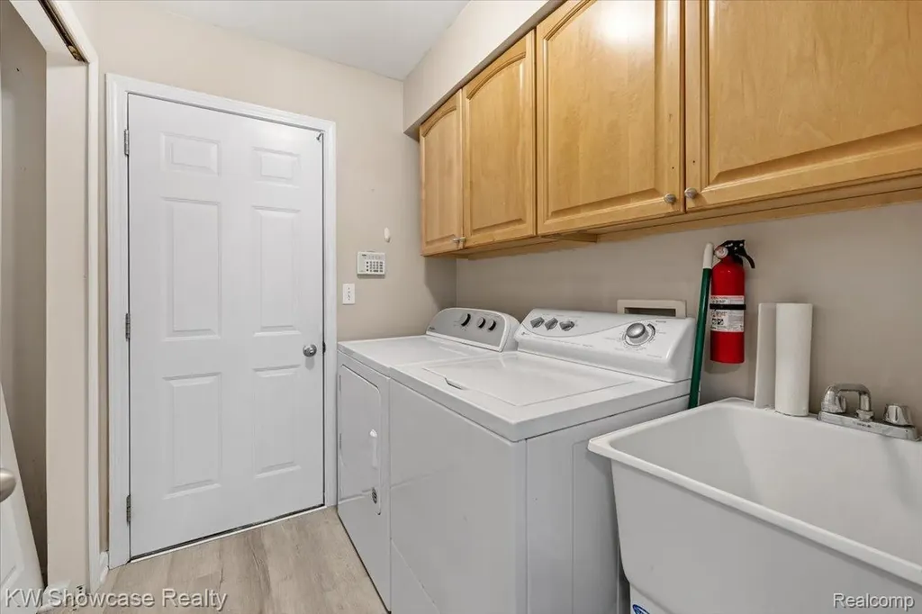 1873 N Kenwyck Drive Superior Charter Township MI 48198