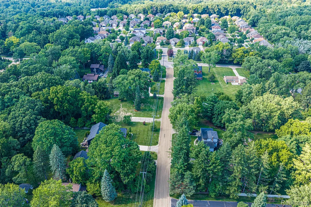 466 Driftwood Avenue Rochester Hills City MI 48307
