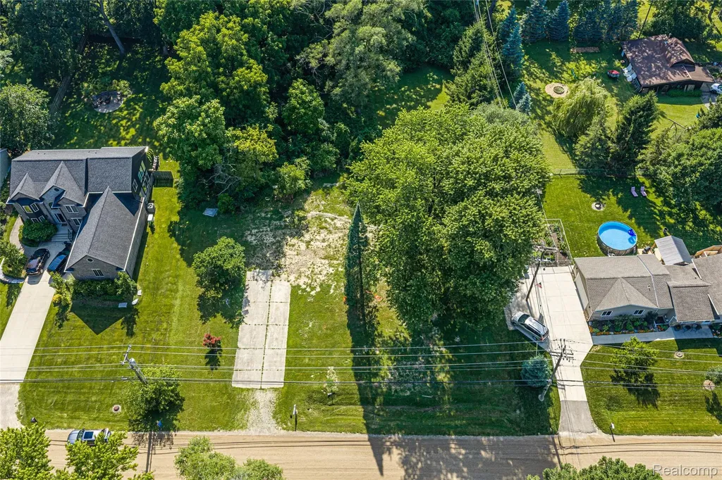 466 Driftwood Avenue Rochester Hills City MI 48307