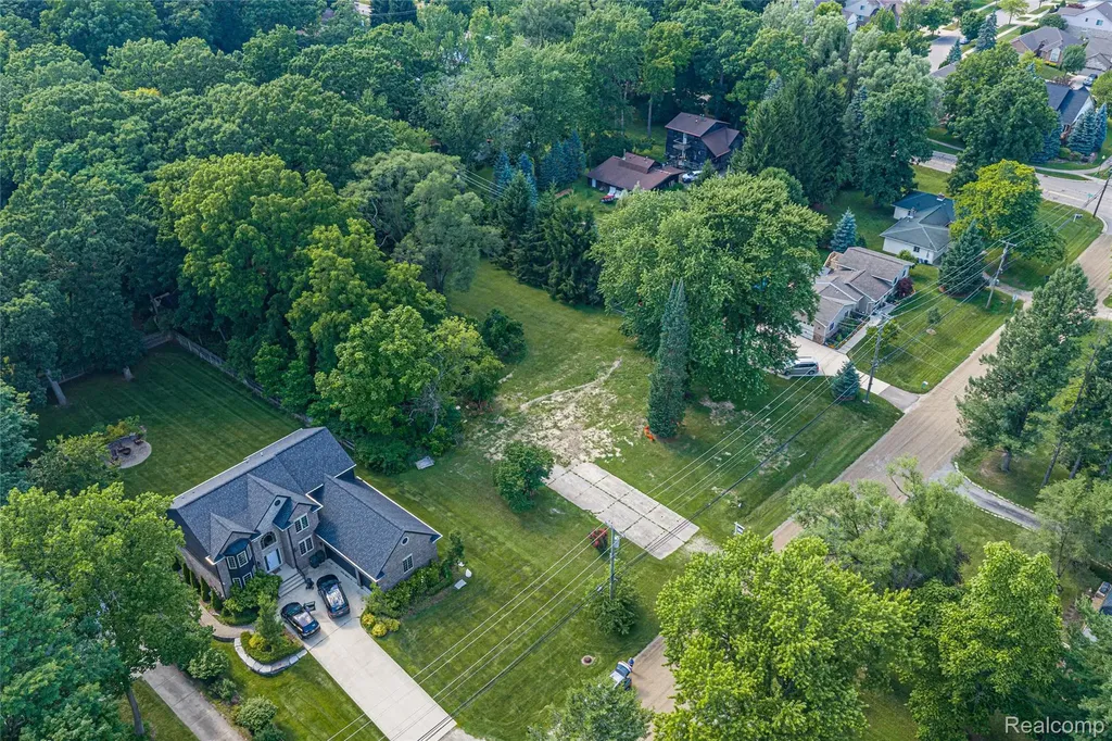 466 Driftwood Avenue Rochester Hills City MI 48307