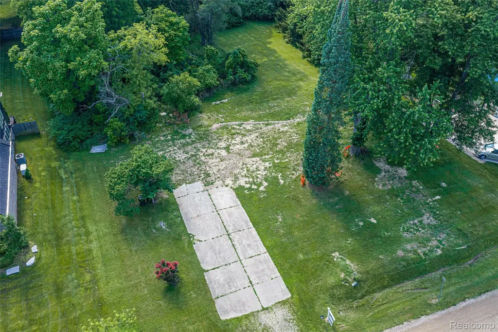 466 Driftwood Avenue Rochester Hills City MI 48307