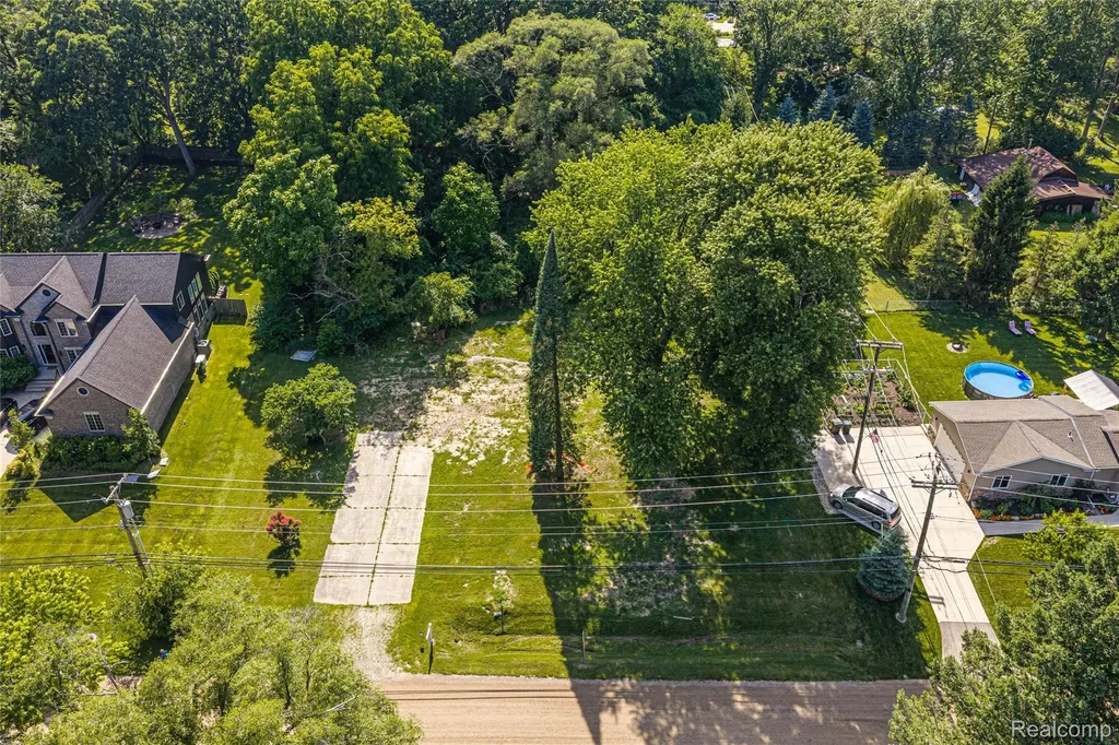 466 Driftwood Avenue Rochester Hills City MI 48307