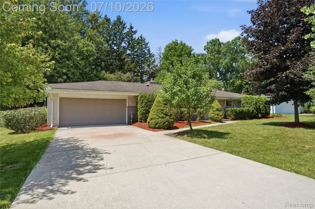 7264 S Tratham Court West Bloomfield Charter Township MI 48322