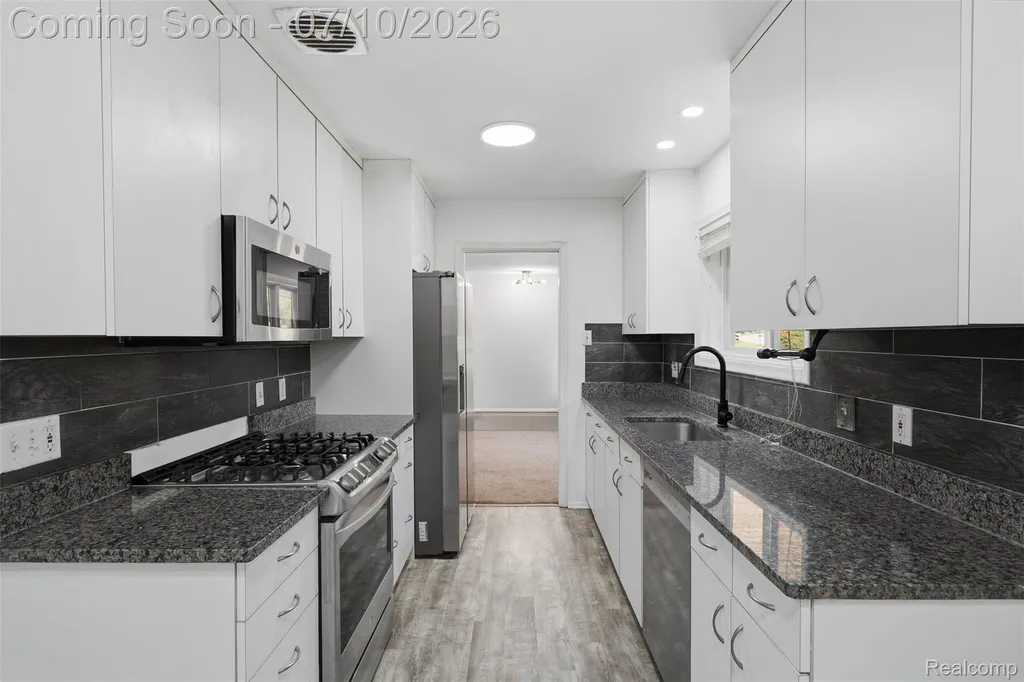 7264 S Tratham Court West Bloomfield Charter Township MI 48322