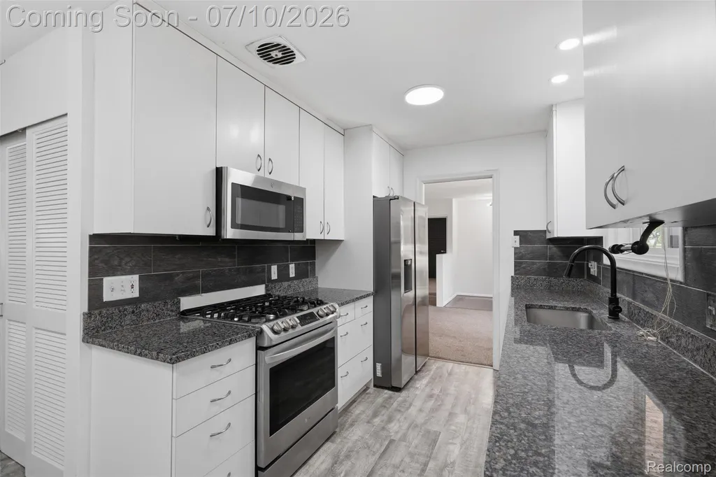 7264 S Tratham Court West Bloomfield Charter Township MI 48322