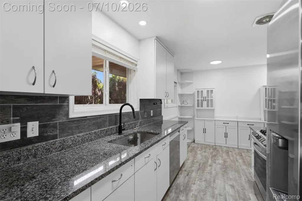 7264 S Tratham Court West Bloomfield Charter Township MI 48322