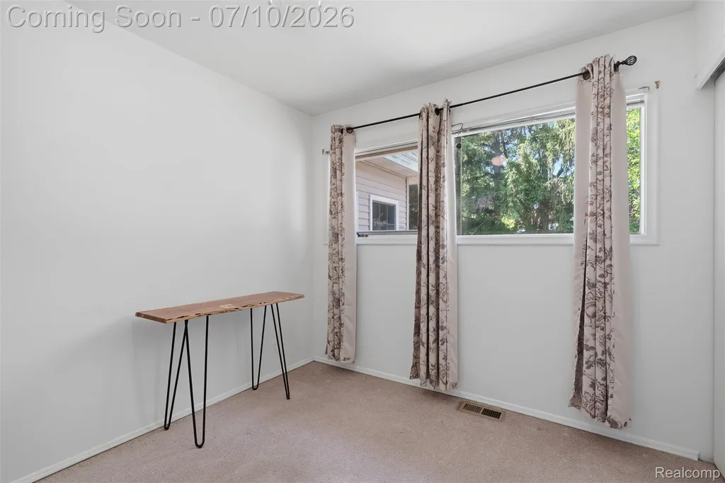 7264 S Tratham Court West Bloomfield Charter Township MI 48322