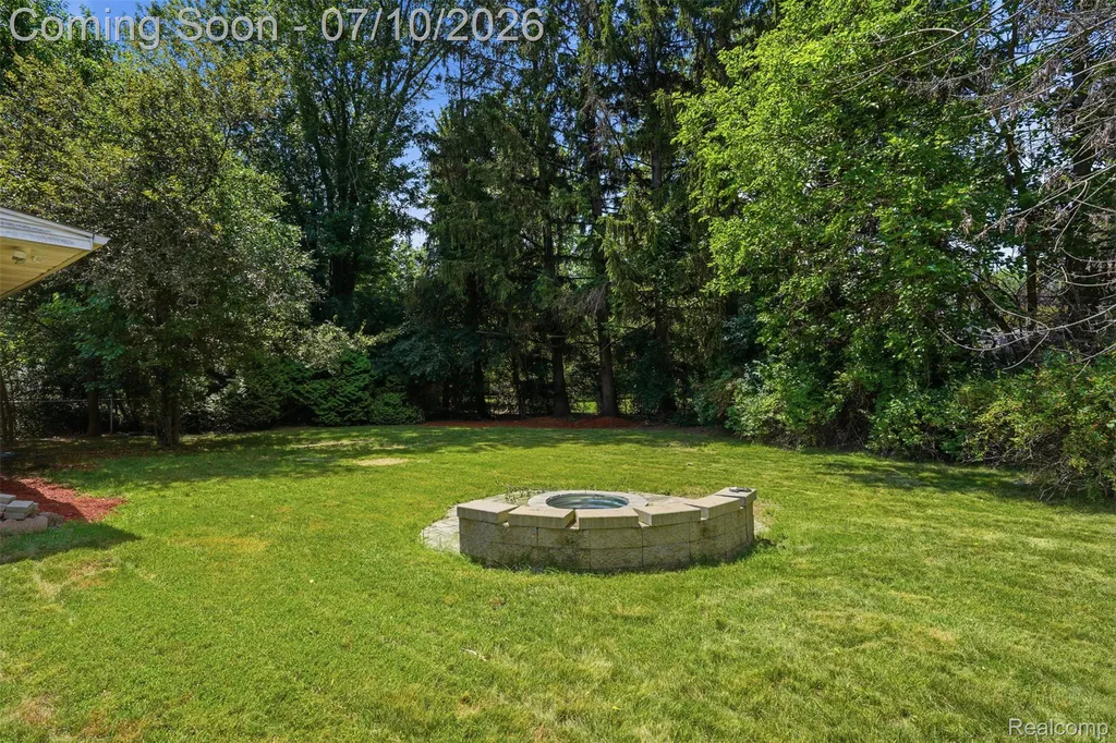 7264 S Tratham Court West Bloomfield Charter Township MI 48322