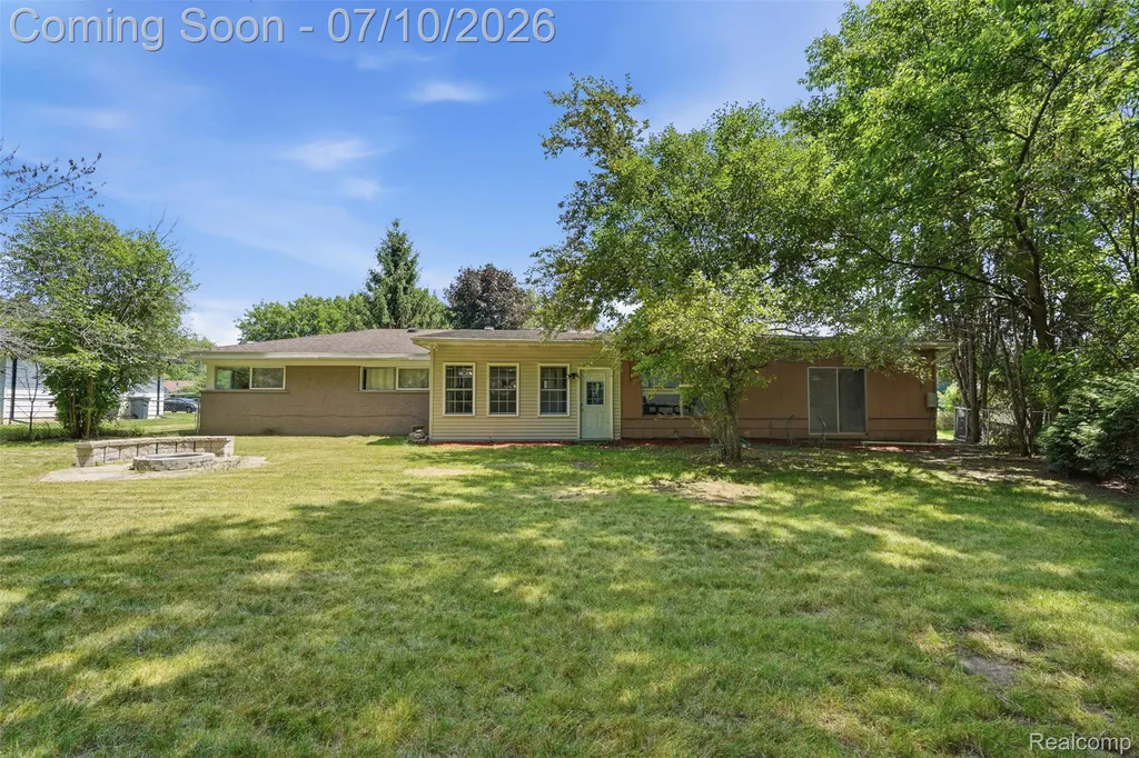 7264 S Tratham Court West Bloomfield Charter Township MI 48322