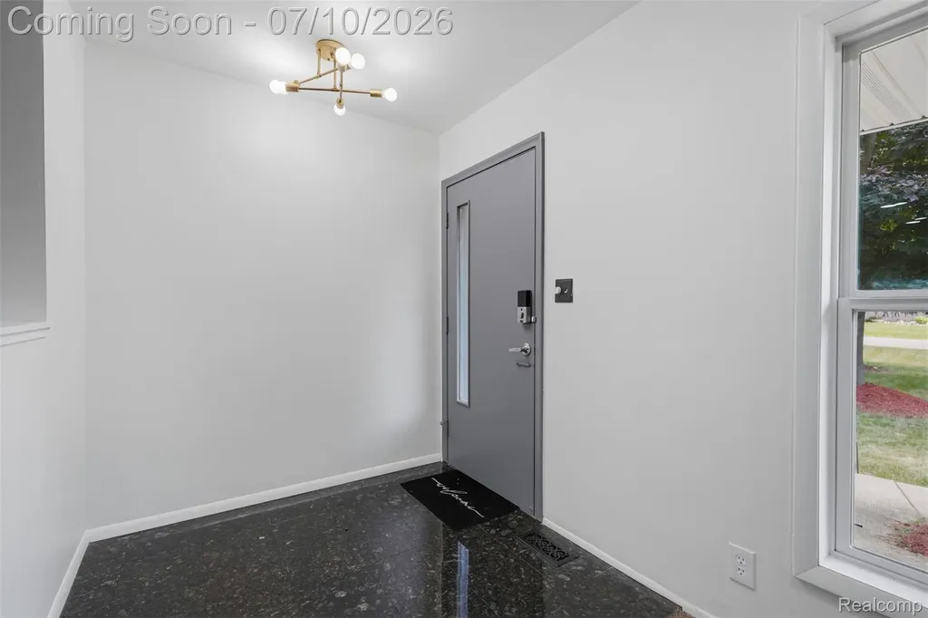 7264 S Tratham Court West Bloomfield Charter Township MI 48322