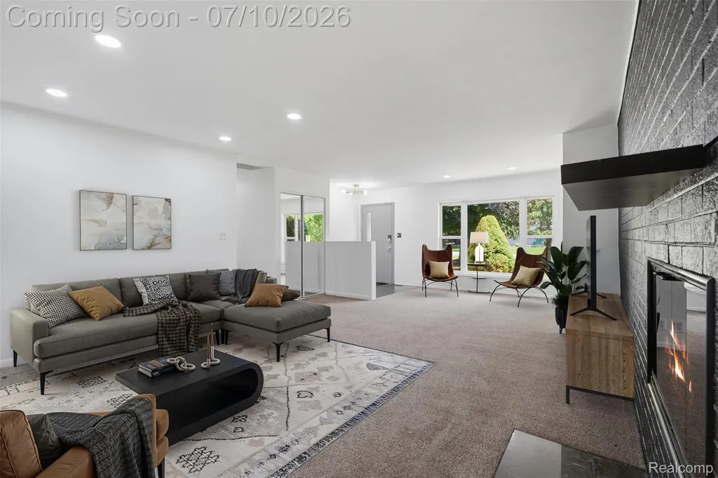 7264 S Tratham Court West Bloomfield Charter Township MI 48322