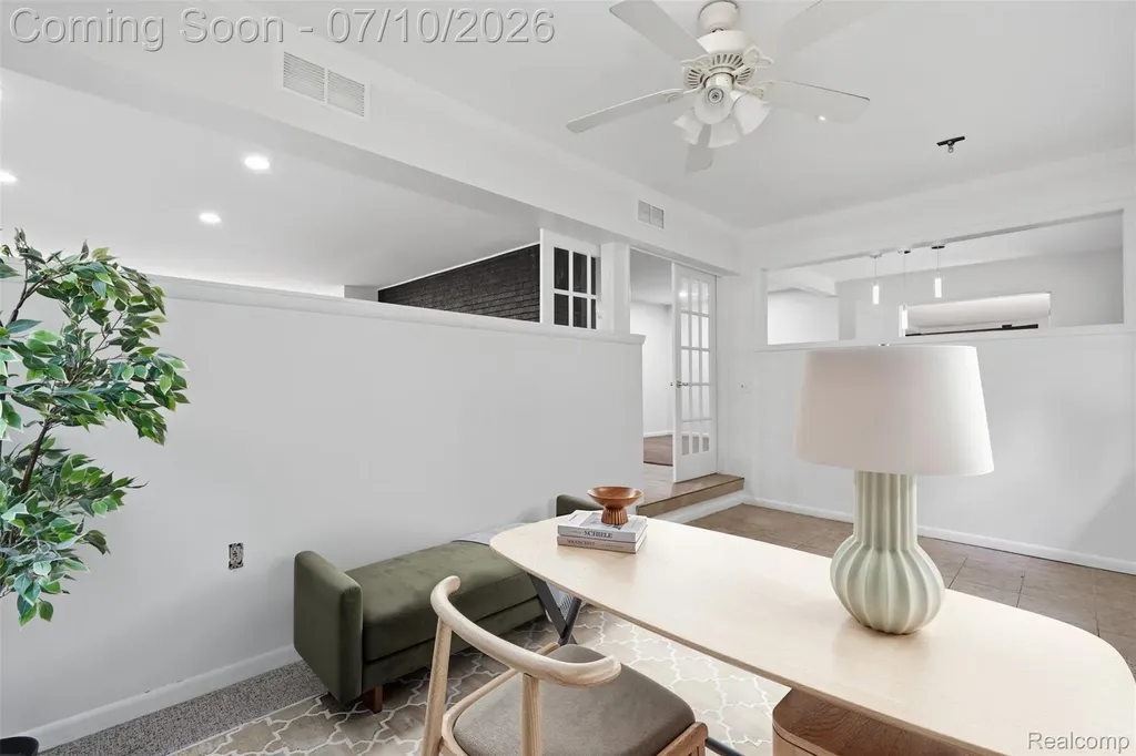 7264 S Tratham Court West Bloomfield Charter Township MI 48322